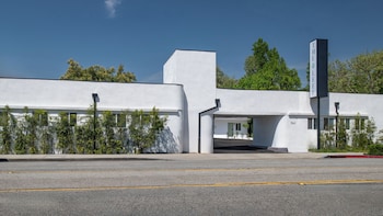 the leef hotel