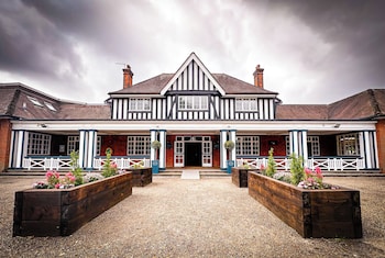 The Pavilion Bisley,,2 star