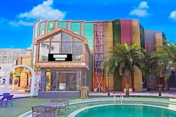 Luxurious Family Retreat With Pool In Patna,,3 star
