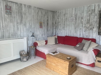 isle escape retreat sleeps 4 garden and games room
