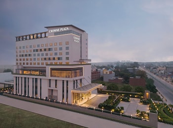 Crowne Plaza Lucknow By Ihg,,5 star