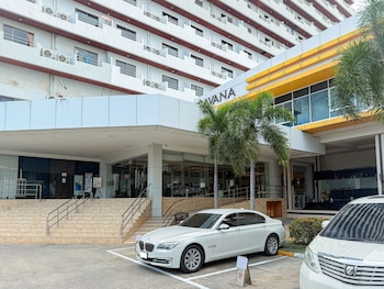 avana x the cross residence