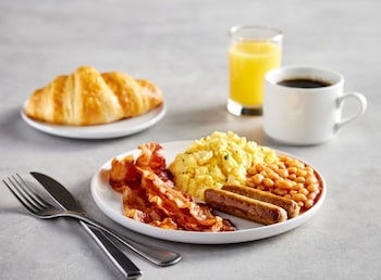 Station Suites,,4 star