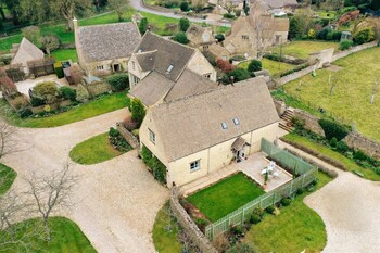 Country Cottage In Heart Of The Cotswold,,2 star