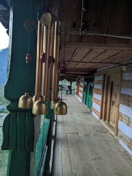 Benzer Stays,,2 star