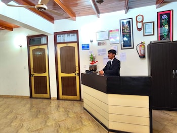 hotel moon nainital near mall road lake