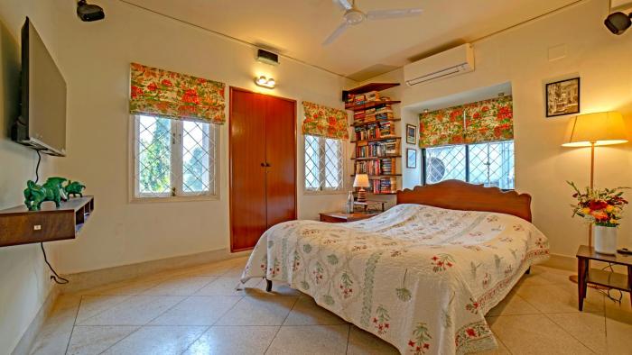 Yellowbrick-Calcutta's Freshest Bnb,,3 star