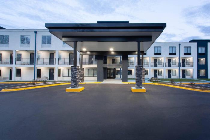 university inn and suites