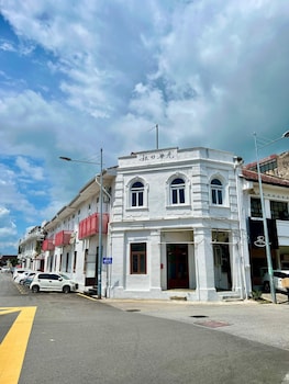 The Harbour,,2 star