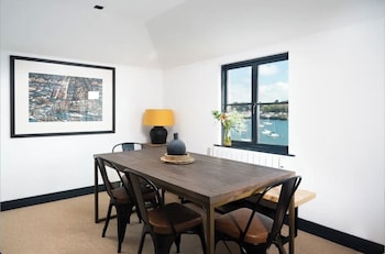 Captains Loft,,2 star