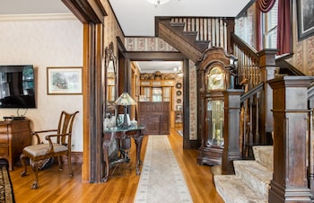 The Inn Of Saugatuck,447 Butler St,2 star