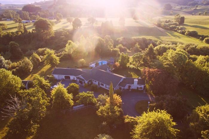 Somersal Bed & Breakfast,Hamilton>>Cambridge,4 star