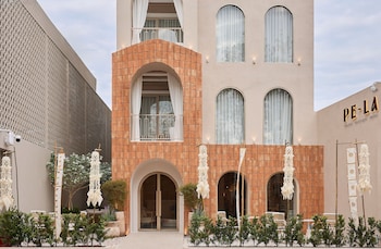 pe la thapae boutique hotel