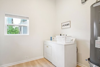 skyline retreat 3br 3ba w stunning views near dt