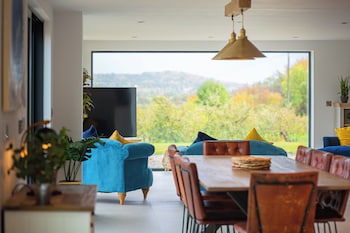 Beautiful Barn Conversion-Escape For 12,,3 star