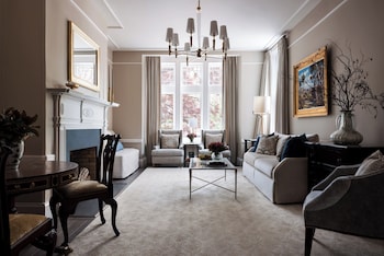 86 State Circle - Luxury Boutique Hotel,86 State Cir,2 star