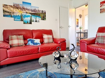 cozy 2br home pets welcome free parking and wifi