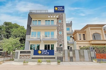 madstays hotel medicity near medanta hospital
