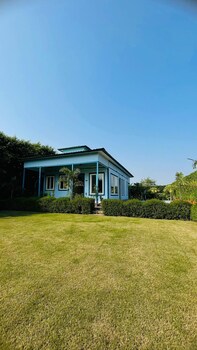 gobravo 48 2bhk farm with pool noida