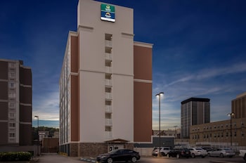 Suburban Studios Charleston - Civic Center,,2 star
