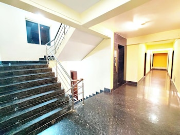 hotel arya palace