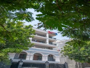 Housr Sector 28 Golf Course Road Next To Phase 1 Metro Station,,4 star