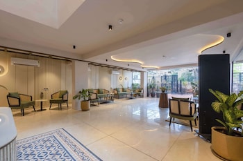 Saltstayz Premier - Sector 50 & Golf Course Ext Road,,3 star