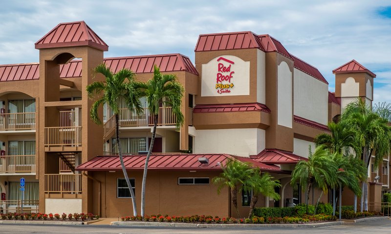 red roof inn plus and suites naples downtown 5th ave s