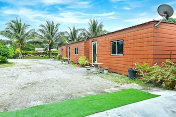 Hotel O Asiacamp Chalet Tanjung Karang,,3 star