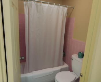 Budget Motel Granite City/St Louis Area,3220 W Chain Of Rocks Rd,2 star