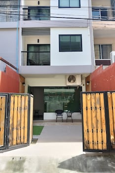 yon inn sukhumvit 4 bts nana