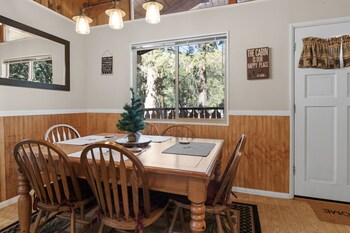 Hythe Cabin,,2 star