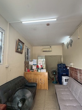 sukhum suvarnabhumi airport guest house