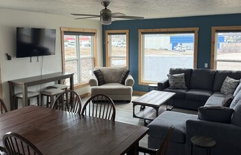 Mill Street Upper Apartment,408 Mill St,2 star