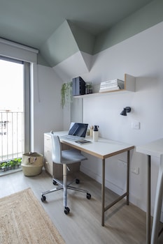 modern studios with kitchen and ensuite