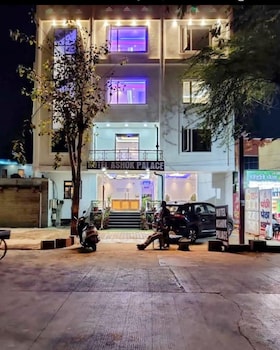 hotel ashok palace near taj mahal agra