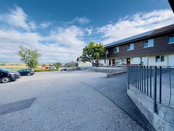 Monteurzimmer - Worker's Accommodation - Zimmerzuvermieten In Bäriswil,Bernstrasse,1 star