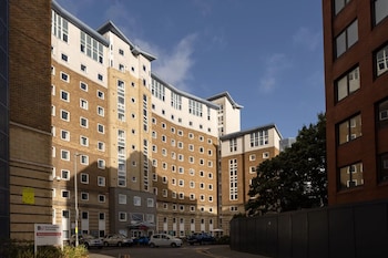 Cranborne House,,2 star