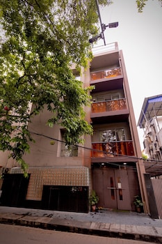 The Urban Nest,,3 star