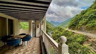 Refined Retreat,,2 star