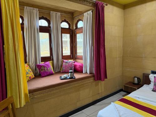 room-image