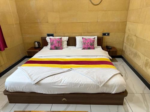 room-image