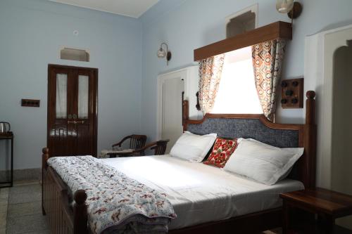 room-image