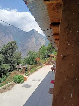 Nanda Devi Home Stay,,2 star