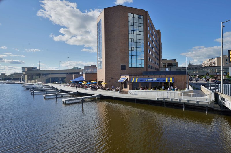 Oshkosh Waterfront Hotel,Oshkosh>>Omro,4 star