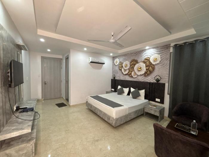 paramhans hotel