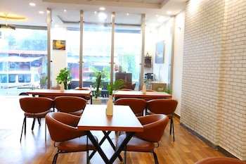 hotel the anvi residency sector 132
