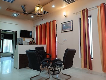 Tiger Eye Resort,,2 star