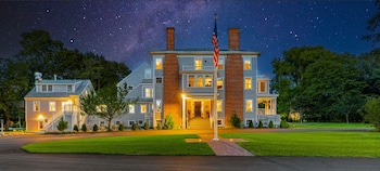 Charm On Main,2553 Main Street,3 star