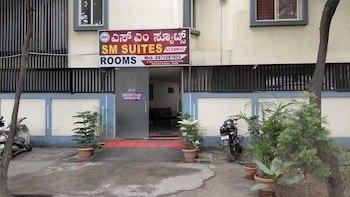 s m suites